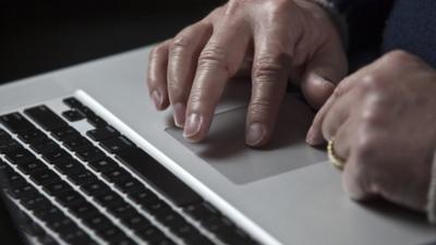 Apple laptop