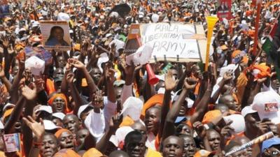 Supporters of Kenyan PM and presidential candidate Raila Odinga (2 March 2013)