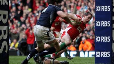 Shane Williams scores winning try for Wales against Scotland in 2010