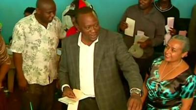 Uhuru Kenyatta casting his vote