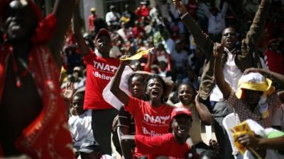 Supporters of Uhuru Kenyatta celebrate