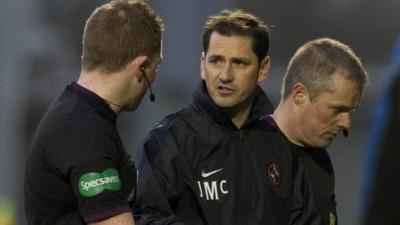 Dundee United manager Jackie McNamara (centre)