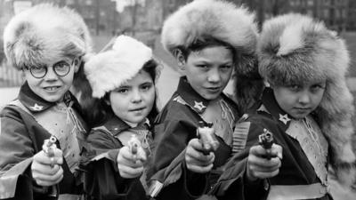 Children playing as Davy Crockett