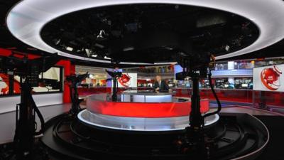 Huw Edwards in new BBC news TV studio