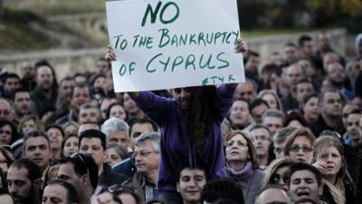 Bank employees protest