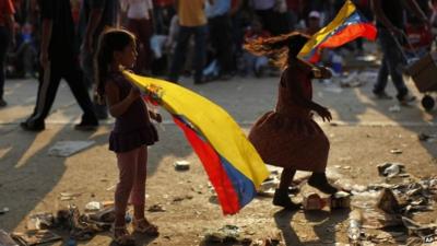 Children with Venezuelan flags