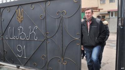 Yuri Lutsenko leaves prison