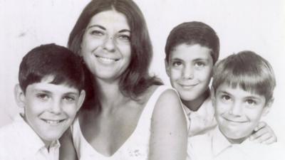 The brothers Emanuel as kids with their mother