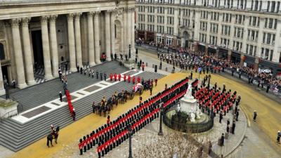 The coffin of British former prime minister Margaret Thatcher, carried on a gun carriage drawn by the King"s Troop Royal Horse Artillery, arrives at St Paul"s Cathedral during her ceremonial funeral in central London on April 17, 2013.