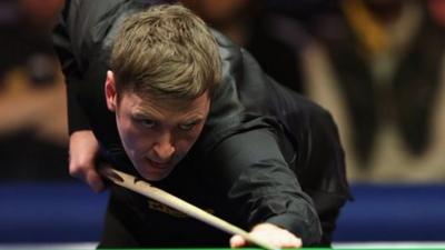 Ricky Walden has made light work of Michael Holt so far