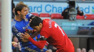 Luis Suarez tussles with Branislav Ivanovic