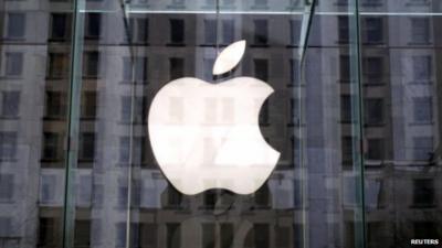 The Apple logo, 5th Avenue store, New York