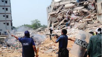 Police disperse crowds at collapsed Dhaka factory