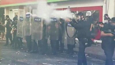 Police fire tear gas in Istanbul