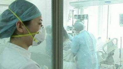 Medical staff treating patients infected with H7N9