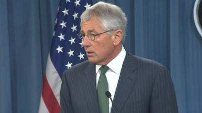 Chuck Hagel at a press conference with British General Hammond