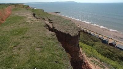 The crack at the cliff in Barton-on-Sea