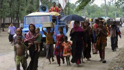 People in Cox's Bazar flee the cyclone