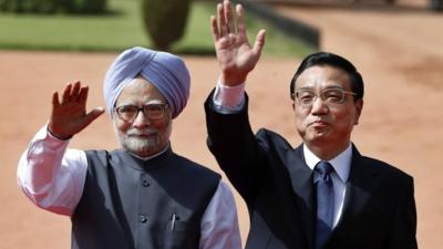 China's Premier Li Keqiang (right) and India's Prime Minister, Manmohan Singh