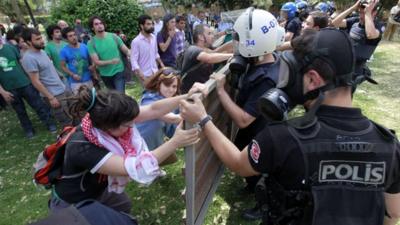 Protesters at Gezi Park in Istanbul confronting police