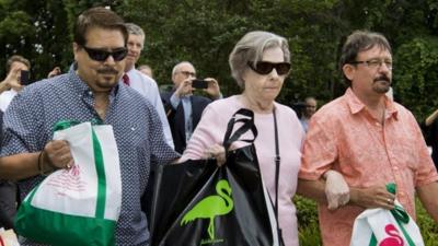 Powerball winner Gloria Mackenzie (centre)