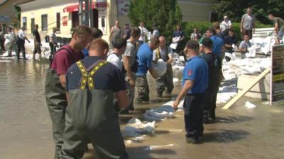 Firefighters and volunteers in Nagymaros lay sandbags