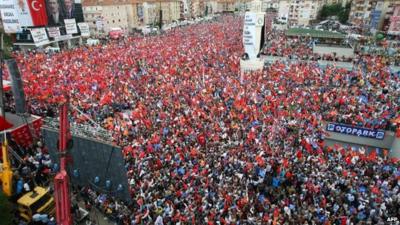 Crowds of tens of thousands of Erdogan supporters