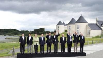 G8 leaders pose for official photo