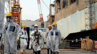 File photo: IAEA inspectors at the Fukushima Dai-ichi nuclear power plant, 17 April 2013