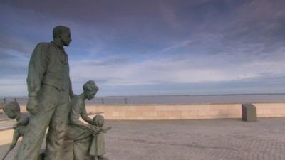 Statue by Humber Estuary