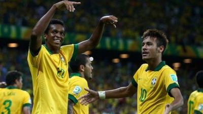 Brazil strikers Jo and Neymar