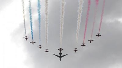 Red Arrows perform over Nottingham