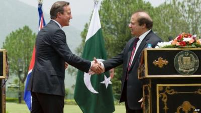 David Cameron and Nawaz Sharif shake hands