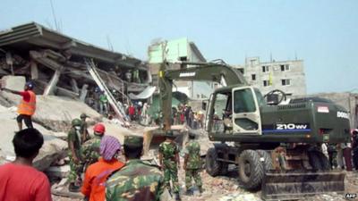 Rescue workers working on the Rana Plaza factory collapse