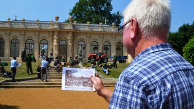 Gardener's prepare for their photo