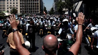 Athens Municipal police take to the streets on strike