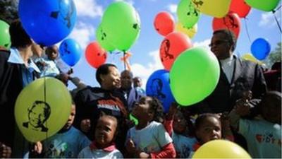 Children with Nelson Mandela balloons outside the Pretoria hospital where he is being treated