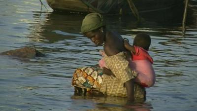 A Malian woman carrying her child