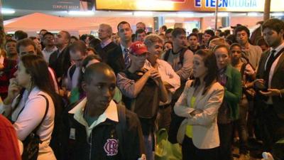 Crowds waiting for Rio's metro system to restart