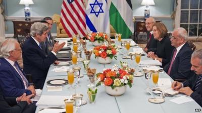 US Secretary of State John Kerry with Tzipi Livni and Saeb Erakat