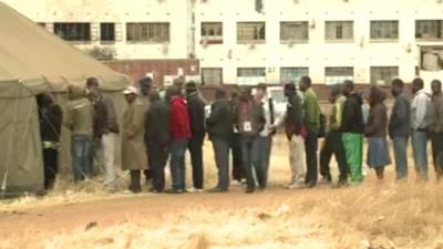 voters queuing