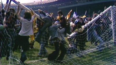 Scotland fans break the Wembley crossbar in 1977