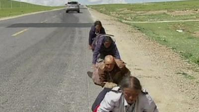 Pilgrims on their way to Lhasa