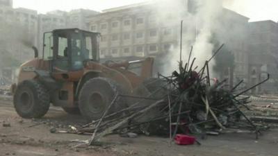 Tractor in Cairo clear-up