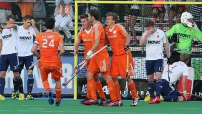 Billy Bakker celebrates his goal