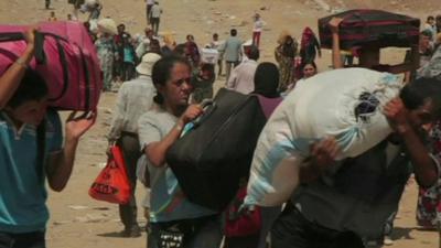 Syrian refugees crossing into Iraqi Kurdistan