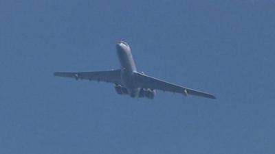 Vickers VC10 flying into Newquay