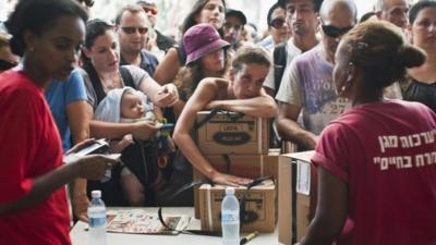 Israelis receive gas mask kits at a distribution point in Tel Aviv August 28, 2013