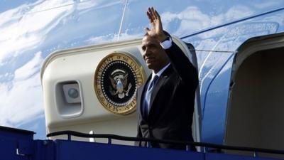 Barack Obama arriving in Sweden