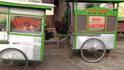 Indonesian snack sellers